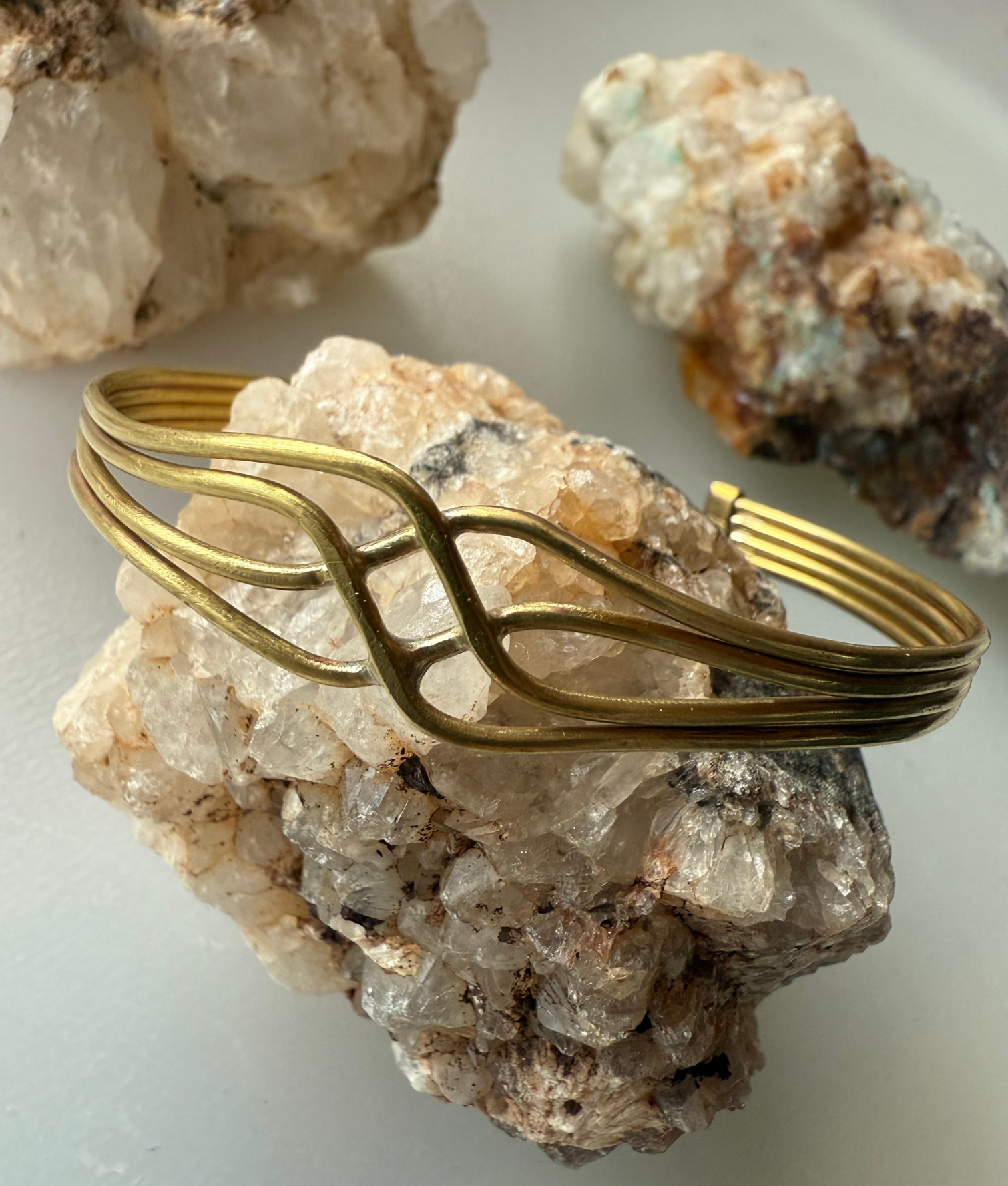 Bracciale artigianale in ottone INTRECCIO - immagine 2