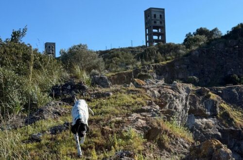 foto delle torri delle miniere di terrarossa, monte argentario